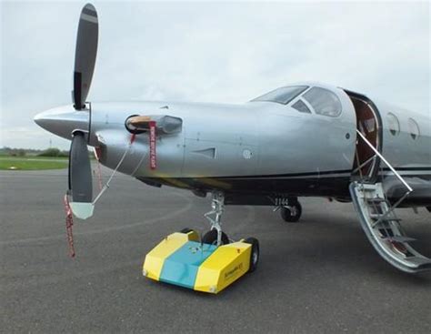 New Semi Autonomous Aircraft Tow Tug Aviation Week Network