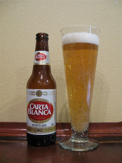 Las botellas de carta blanca venían con un cuello la cerveza carta blanca conservó a lo largo de su existencia el perfil de una cerveza exclusiva y refinada. Doing Beer Justice: Carta Blanca