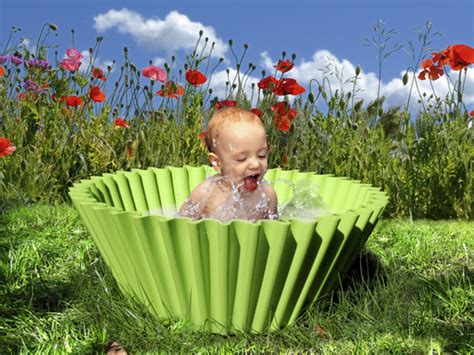 It may seem like trying to find the best baby bath tubs is a silly quest. 10 Best Baby Bathtubs | Kidsomania
