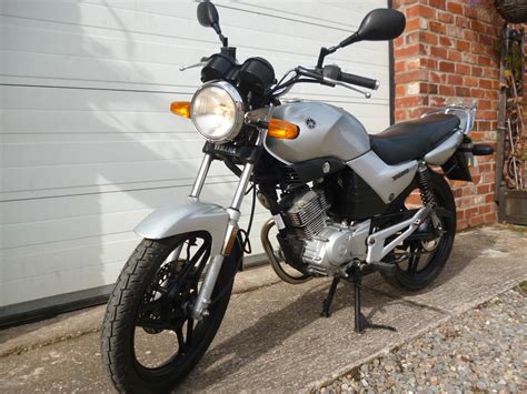 119 kg *with oil and a full fuel tank. YAMAHA YBR 125 2006
