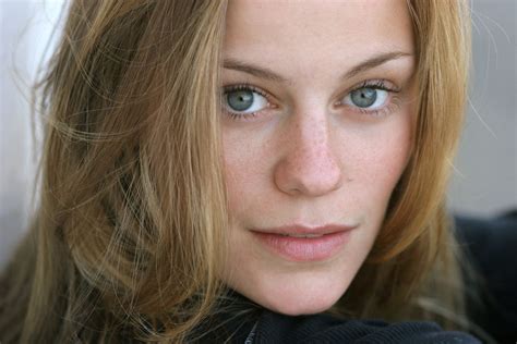 How About Cassidy Freeman From Smallville She Really Has Stunning Eyes Gentlemanboners