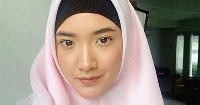 Yuk biodata nadya arina lengkap dengan umur dan agama, berdasarkan data yang dihimpun oleh tim tentangsinopsis.com melalui dunia digital berikut ini. 10 Potret Cantik Pakai Hijab Nadya Arina 'Aida Pesantren ...