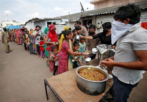 Many Pitch In To Feed The Hungry India News Tabla