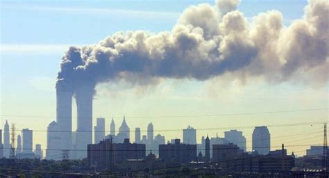 911事件：世贸大厦只是被撞了顶部，为什么整座大楼会突然坍塌？腾讯新闻