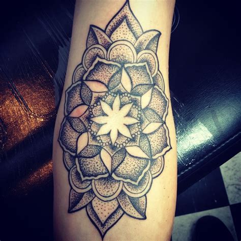 A Black And White Photo Of A Tattoo On Someones Leg With An Intricate