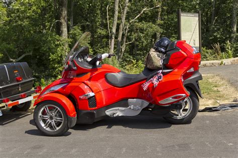 As an experienced manufacturer, we know how to guarantee quality while controlling costs. 3 WHEEL MOTORCYCLE CAN AM