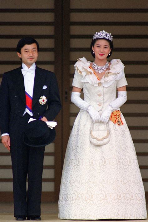 After world war ii, the future queen of england used clothing ration coupons in order to pay for her wedding dress, an ivory silk gown designed by royal couturier norman hartnell. The Most Iconic Royal Wedding Gowns of All Time | Royal ...