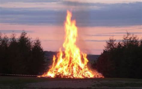 Namnet valborg härstammar från det tyska helgonet sankta walpurgis (valborg), som var abbedissa (föreståndare valborgsmässor, walpurgistag, är en följd av att valborg helgonförklarades den 1 maj. Ingen träning på Valborg 30/4 eller 1 MAJ - Lindome Judoklubb