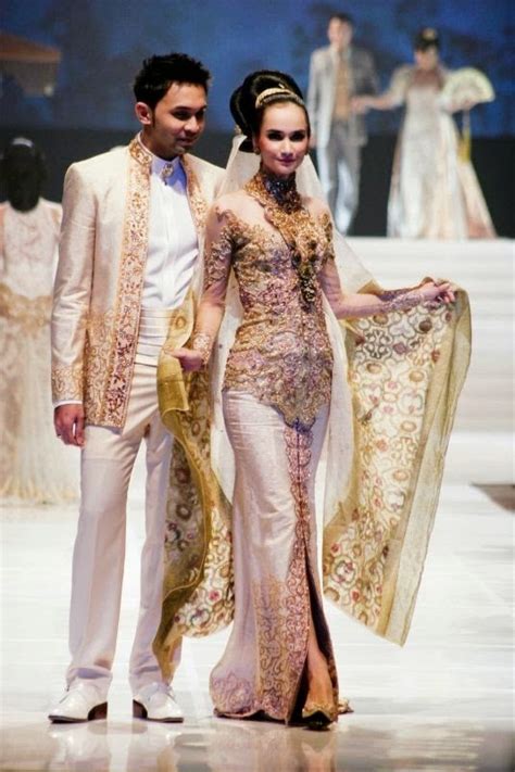 Ini disesuaikan dengan pernikahan mereka yang digelar di dua kota yakni jakarta dan bali. FOTO GAUN PENGANTIN ANNE AVANTIE Baju Pernikahan Nagita ...