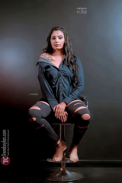 model venuk kushi show her tattoo for her fans in this photoshoot