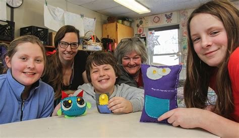 Perth Road Public School Students Take Part In E Textile Sewing Project