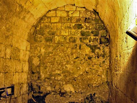 The Western Wall Tunnel Dates Back 2000 Years Revealing The Remnants