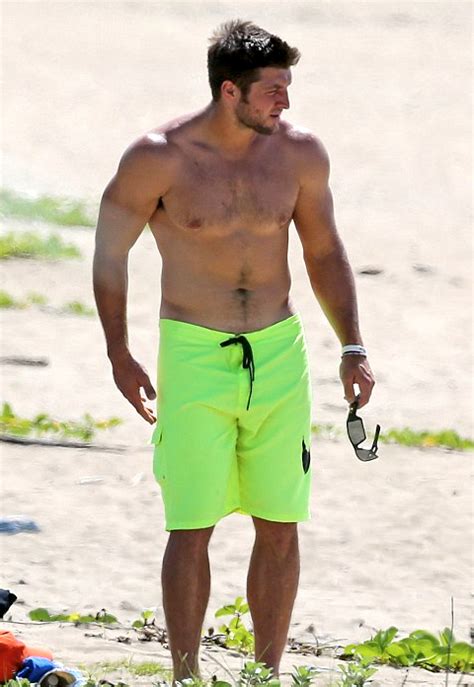 The Randy Report Tim Tebow On The Beach In Hawaii