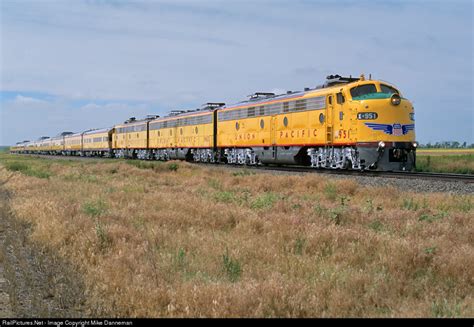 Railpicturesnet Photo Up X 951 Union Pacific Emd E9a At Lindbergh