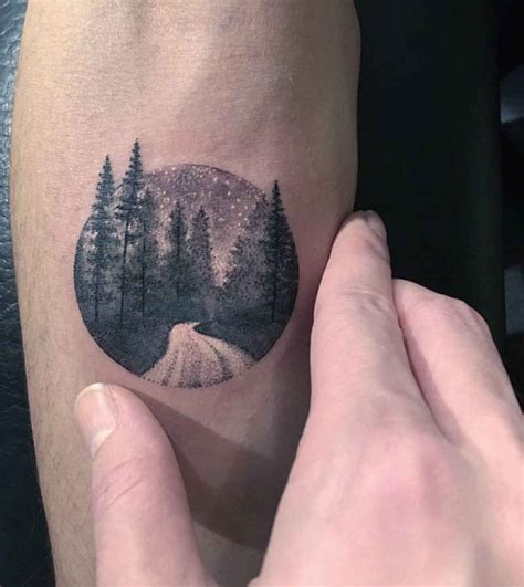 Detailed Tattoos That Fit Perfectly Into Small Circles Tatoeage