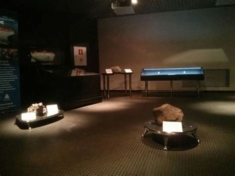 Выставка метеоритов открылась в Иркутском планетарии Музей истории