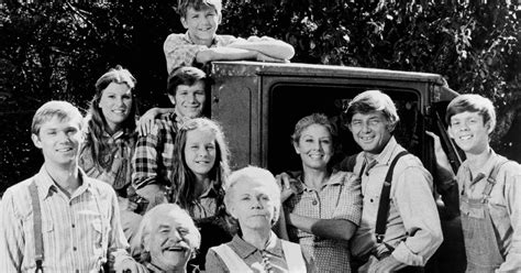 The Waltons Reboot See 1st Photo Of New Movie Cast