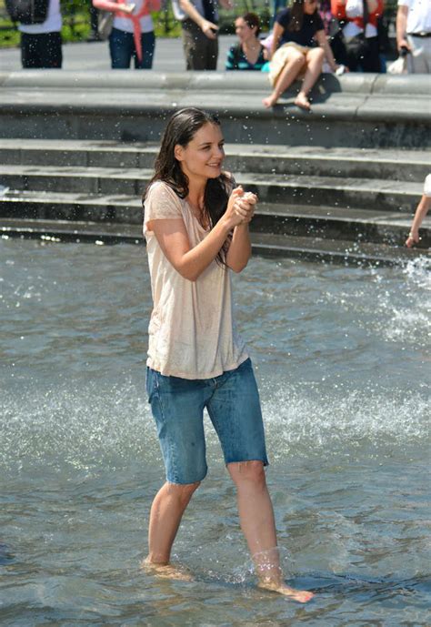 katie holmes gets soaking wet filming mania days in nyc 12 gotceleb