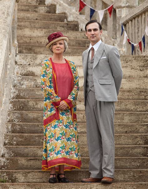 Review In ‘indian Summers British Expatriates Misbehave The New