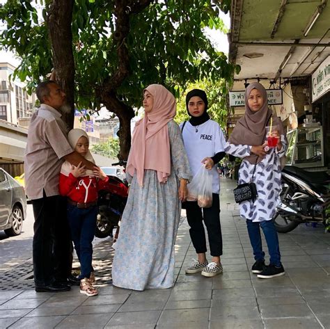 Download dan streaming instagram bonda rozita ibrahim full album terlengkap. 'Cucu Ke Anak Ni.. Eh! Comel Cucu Puan' Bonda Rozita ...
