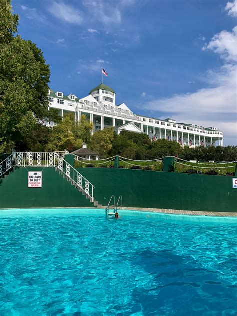 Grand Hotel Pool Comptoleum