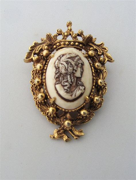 Florenza Victorian Gold Cameo Brooch Vintage By Saffaronvintage
