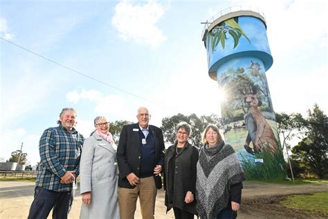 Large Colourful Mural Breathes New Life Into Wallas Water Tower The