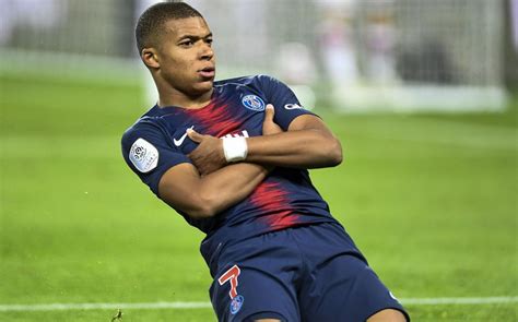 Kylian sanmi mbappé lottin, known in the football world as kylian mbappé or just mbappé, is a french footballer of cameroonian and algerian descent who plays as a striker. Son palmarès, ses buts, ses records : Mbappé, à (très ...
