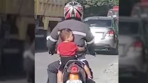 Viral Toddler With No Helmet Behind Motorcycle Rider