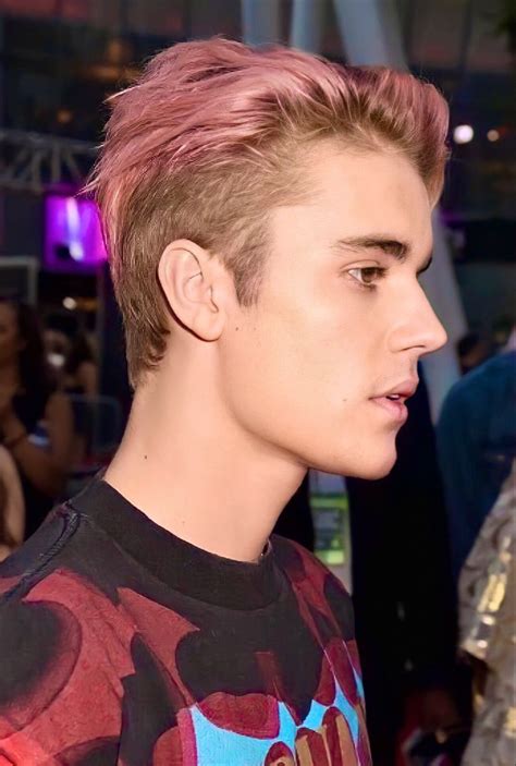 justin bieber with pink hair🔥
