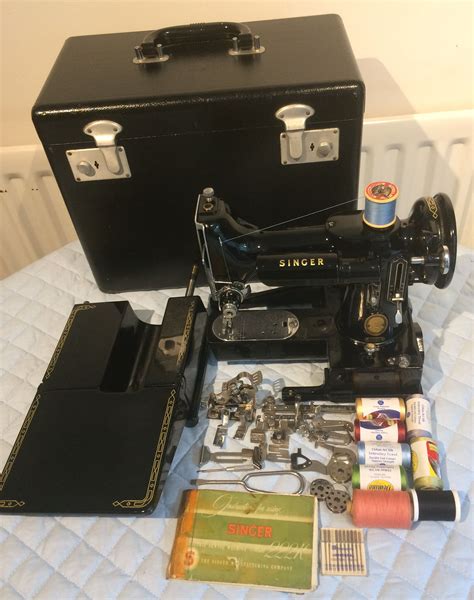 Vintage Singer 222k Featherweight Free Arm Quilting Sewing Machine With