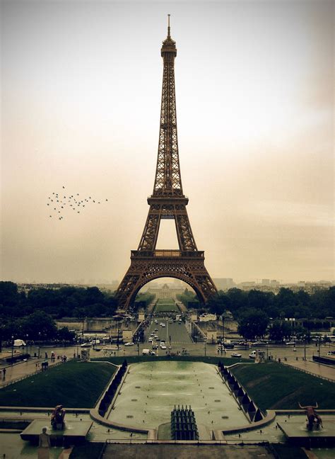 Paris Eiffel Tower Free Download Wallpaper