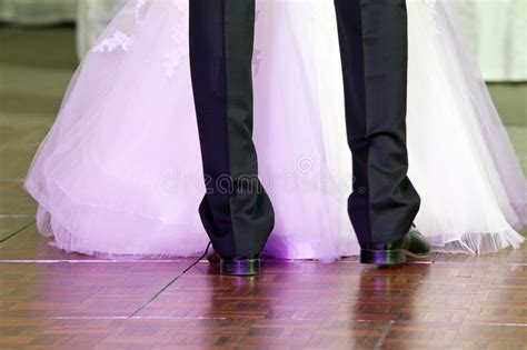 De Eerste Dans Van Het Huwelijk Stock Foto - Afbeelding bestaande uit ...