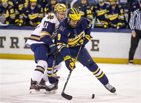 Michigan Hockey Scores 2 In Third To Beat Notre Dame Complete Weekend