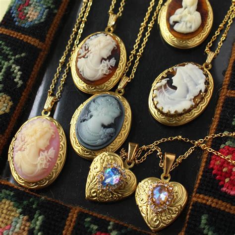 Unique Lockets For Women Apollobox