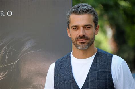 36% eat pray love (2010) birthday: Luca Argentero pubblica una foto, il commento di Cristina ...