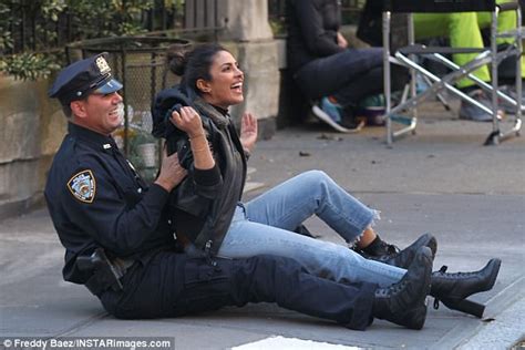 Priyanka Chopra Wrestles Cop In Action Scene For Quantico Daily Mail