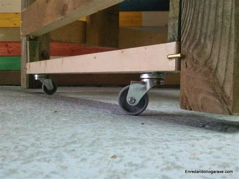 Simple Retractable Workbench Casters Diy Enredando No Garaxe