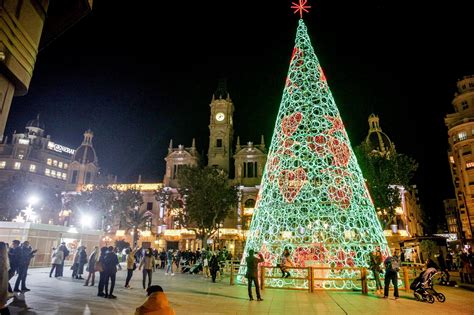 València Estrenó Las Luces Y Doce árboles De Navidad