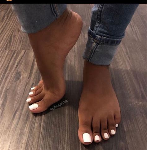 White Toes In 2020 Toe Nails White Acrylic Toe Nails Acrylic Toes
