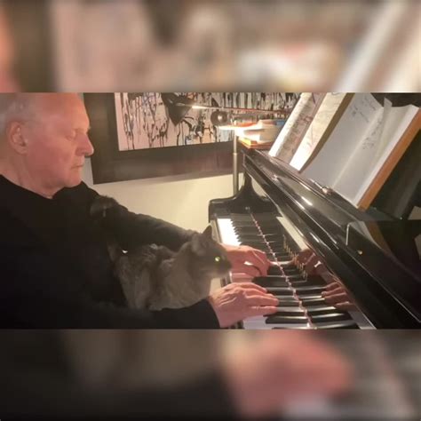Sir Anthony Hopkins Plays Piano To His Cat Sir Anthony Hopkins 2021