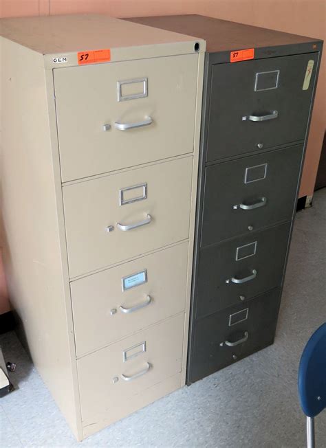 Qty 2 Vertical 4 Drawer Metal File Cabinets Rm 47 64 Oahu Auctions