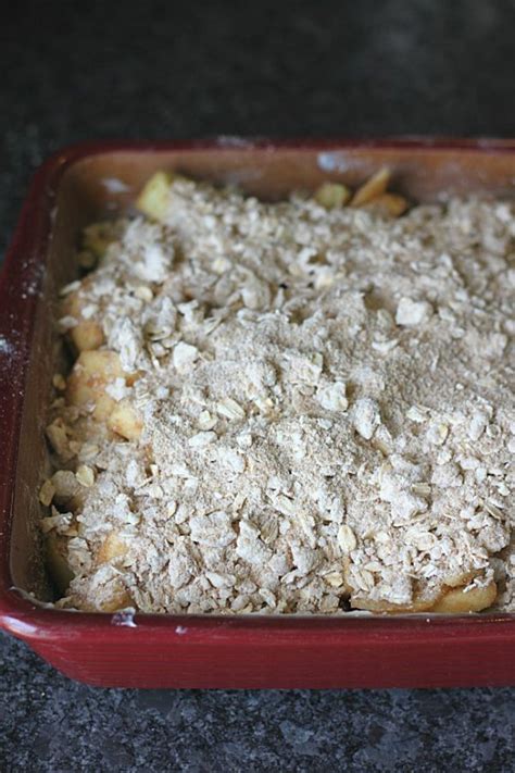 Easy Apple Crisp With Oatmeal Crumb Topping Golden Barrel