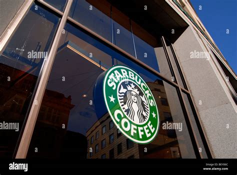 High street coffee shop hi-res stock photography and images - Alamy