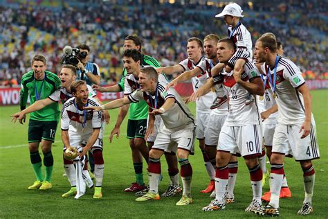 Der deutsche bundestrainer joachim löw hat entschieden, welche fußballer, deutschland bei der wm 2014 in an dieser stelle werden euch die einzelnen spieler der deutschen nationalmannschaft. Fußball WM 2026