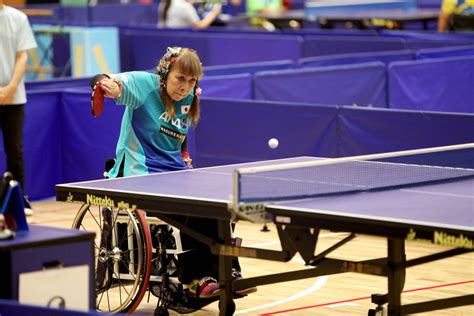 Table tennis ）は、球技の一種である。 ピンポン (ping pong、乒乓) とも言う。競技者は卓球台を挟んで向かい合い、セルロイド製かプラスチック製のボール（現在はプラスチック製を用いることが多い）をラケットで打ち合って得点を競う。 パラ卓球徹底解剖!｜スポーツ参加・観戦ツアーはJTBスポーツ!