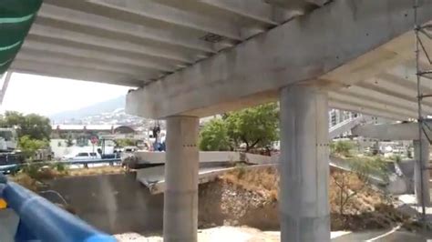 Bernardo reyes construye el ya no se necesitaba cruzar el santa catarina por vados ni por los puentes improvisados de piedra y madera que colocaban algunos vecinos cobrando peaje. Viga se desploma en Santa Catarina, Nuevo León - Noventa ...