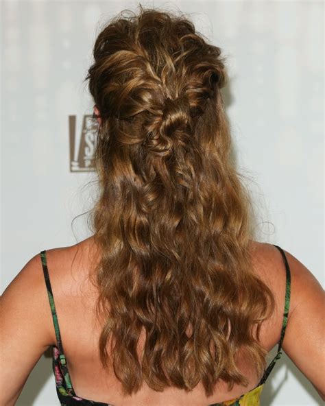 Curly Hairstyles For Holiday Parties Popsugar Beauty
