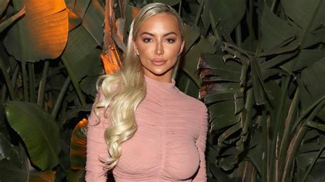 Playboy Model Lindsey Pelas Vows To Never Get Rid Of Her Natural Hh Boobs The Advertiser