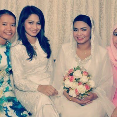 Umur 42 tahun) adalah seorang penyanyi, aktris. Inilah Gambar Anak Buah Dato Siti Nurhaliza Yang Cantik ...